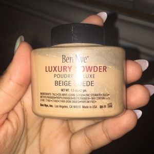 Ben nye luxury powder in beige suede